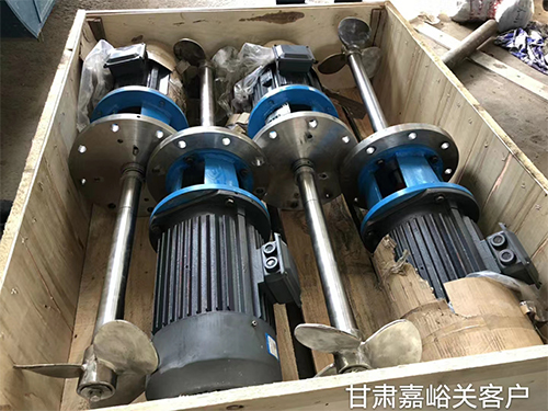 混凝土搅拌机衬板为何要喷漆